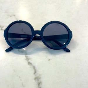 I am selling these blue sunglasses